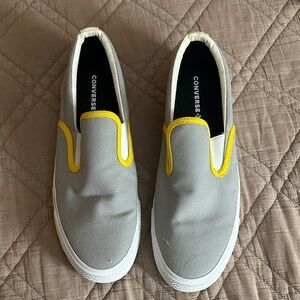 Converse Slip-On Sneakers in Gray and Yellow
Mens size 9 or women’s size 10.5